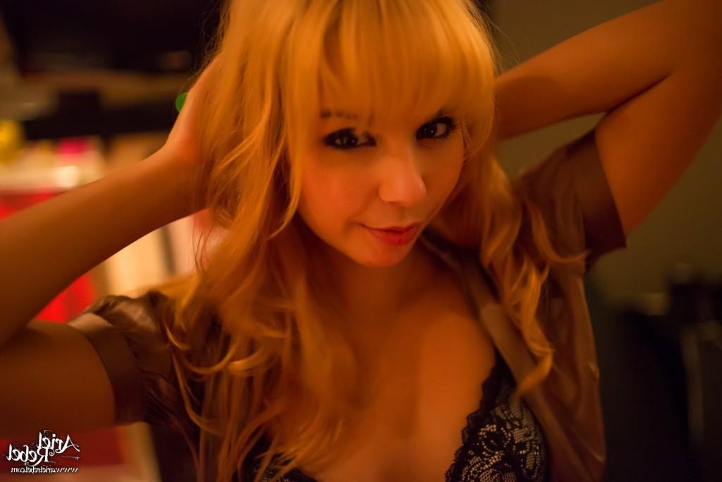 16P Cute amateur teen selfshots
