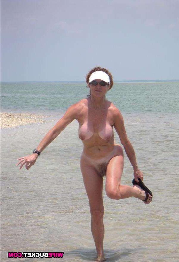 16P Amateur MILF homemade sex pics
