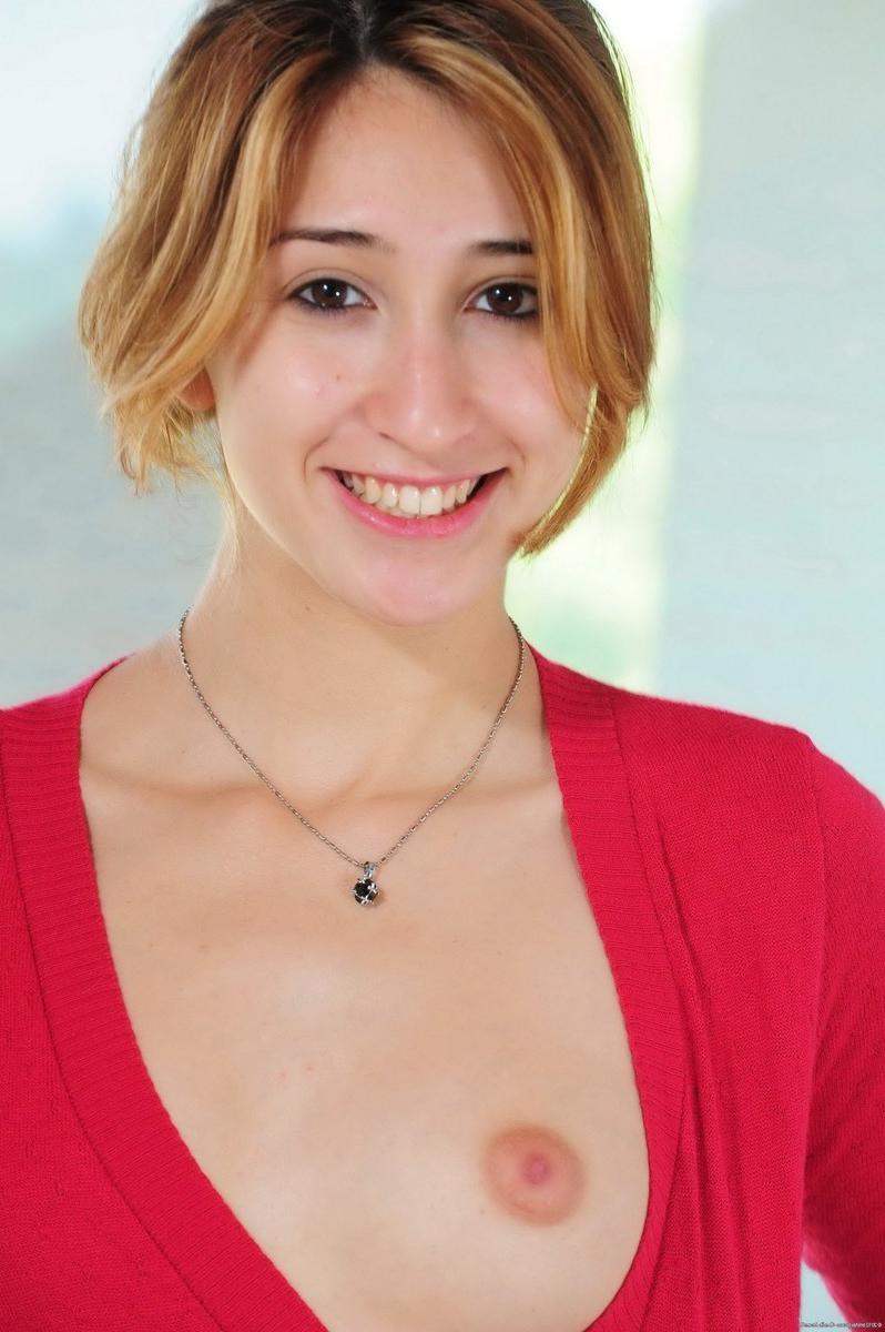 15P Hairy natural amateur teen Mariana spreading