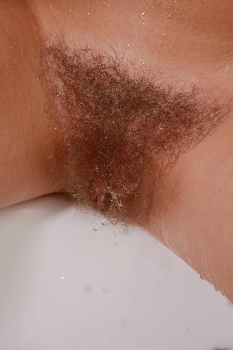 12P Hairy cute amateur teen Loise washing pussy
