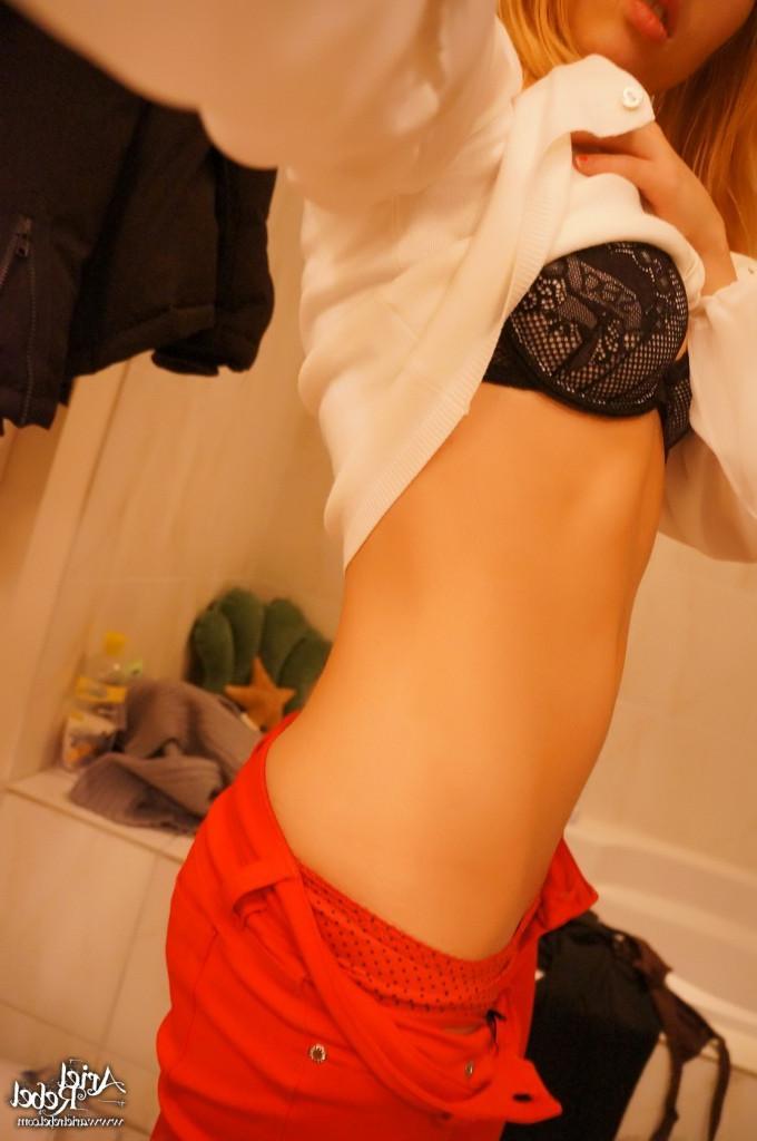 16P Cute amateur teen selfshots