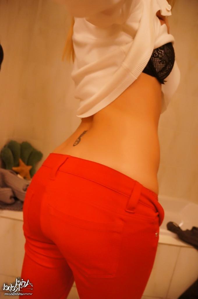 16P Cute amateur teen selfshots
