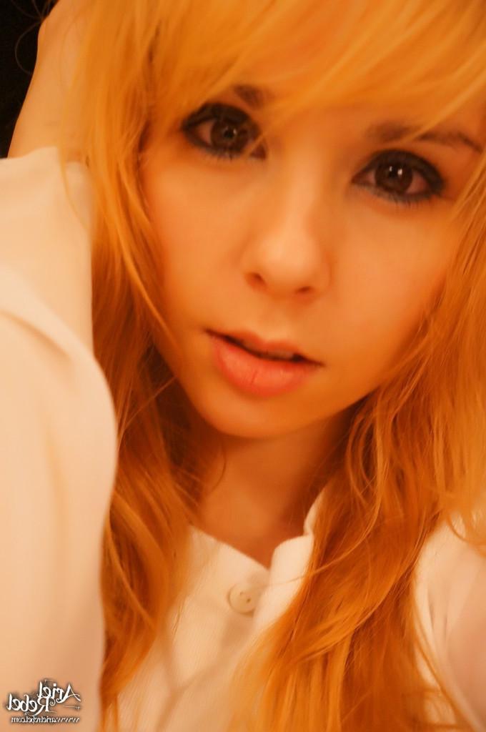 16P Cute amateur teen selfshots