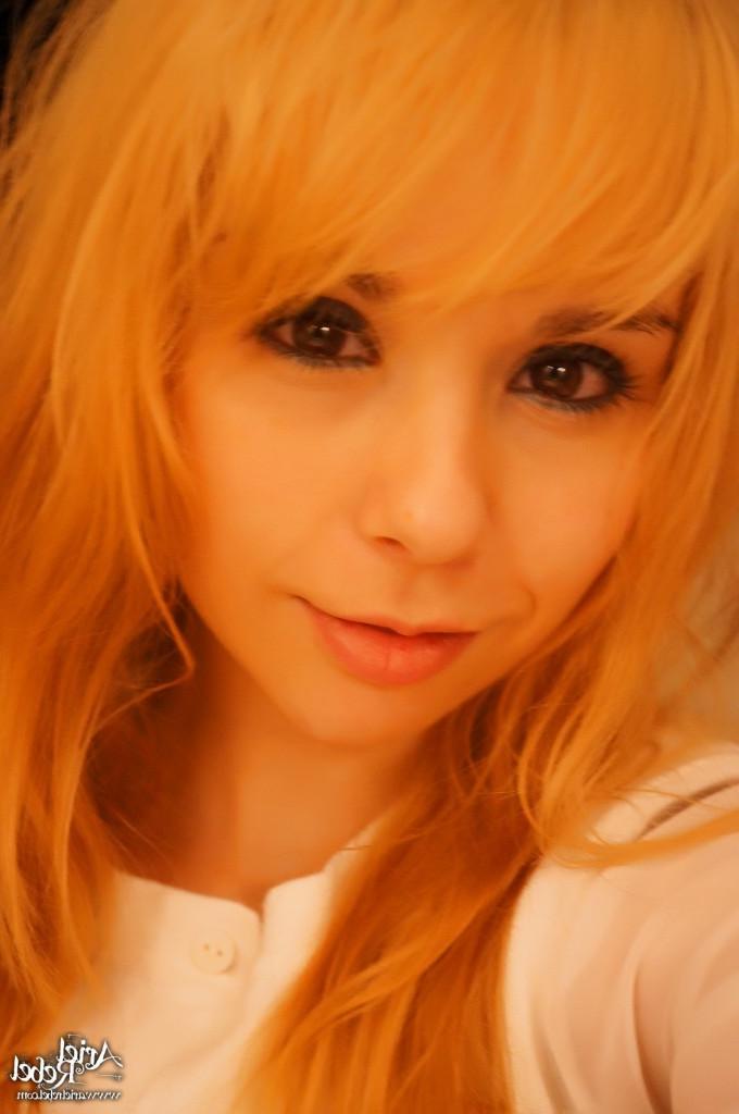 16P Cute amateur teen selfshots