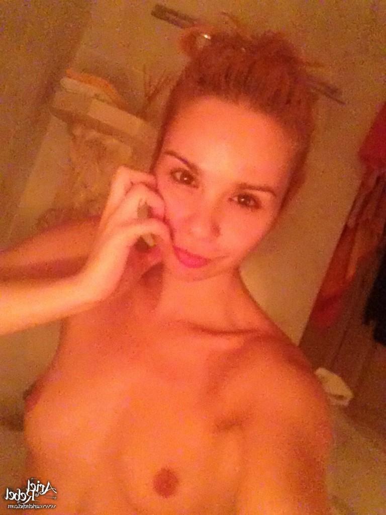 16P Cute amateur teen selfshots in bath