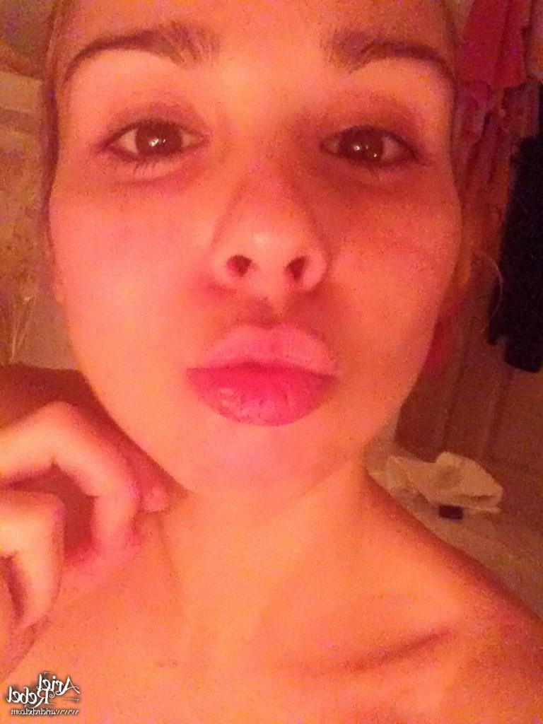 16P Cute amateur teen selfshots in bath