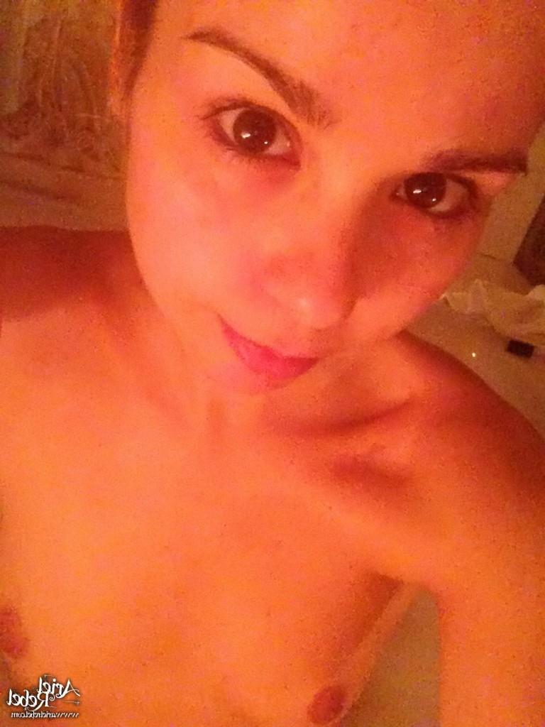 16P Cute amateur teen selfshots in bath