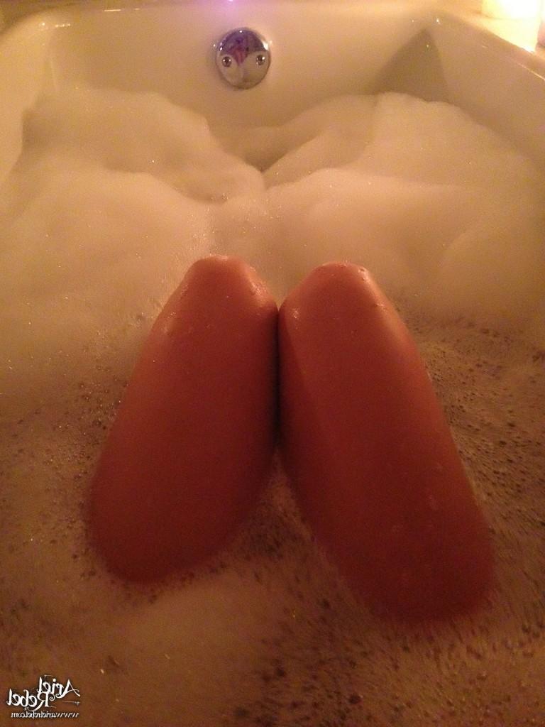 16P Cute amateur teen selfshots in bath