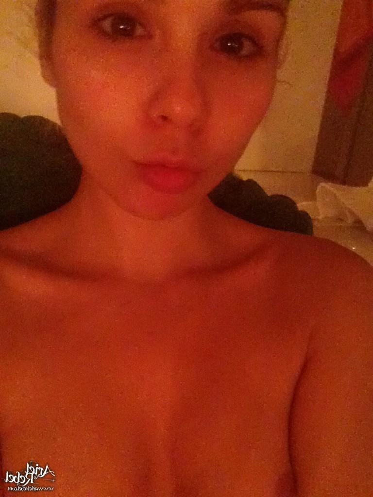 16P Cute amateur teen selfshots in bath