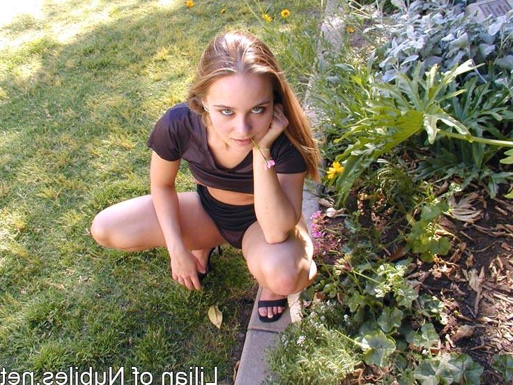 15P Amateur teen plays with pussy outside