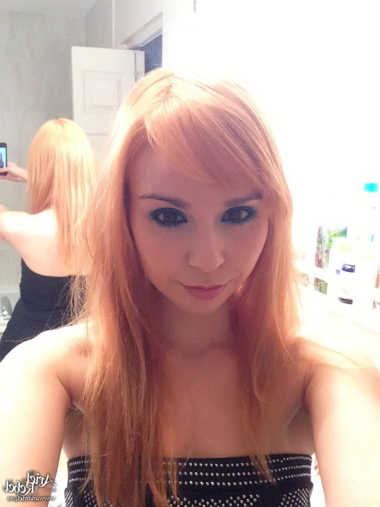 16P Cute amateur teen selfshots