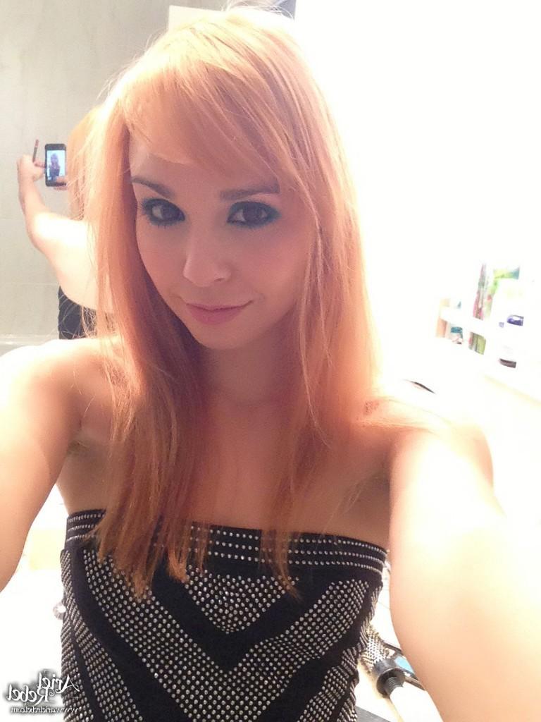 16P Cute amateur teen selfshots