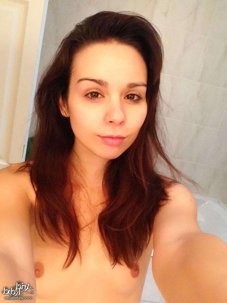 16P Cute amateur teen selfshots