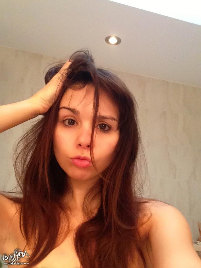 16P Cute amateur teen selfshots