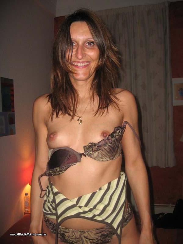 15P Sleazy amateur MILF