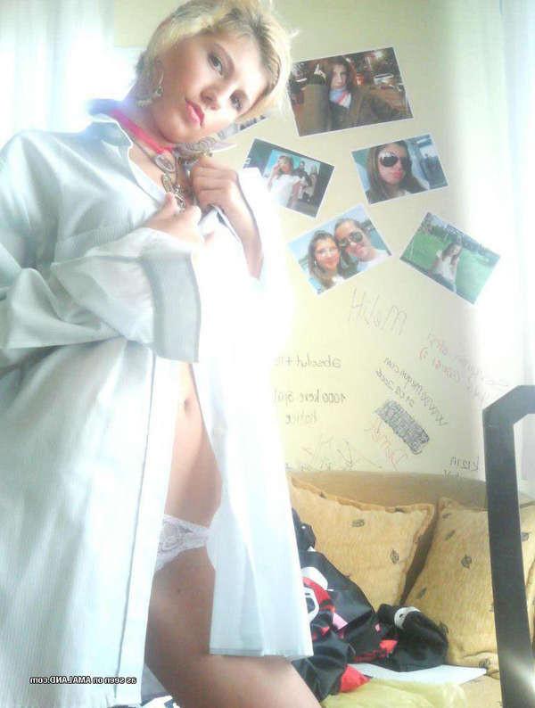 16P Naughty amateur teen in sexy lingerie