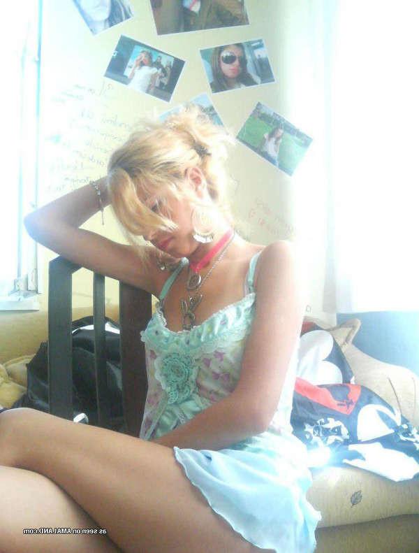 16P Naughty amateur teen in sexy lingerie