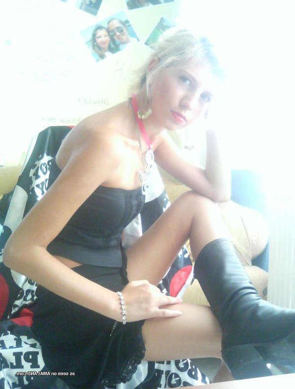 16P Naughty amateur teen in sexy lingerie