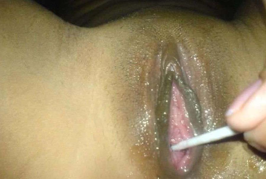 16P Fotos von masturbierenden versauten Amateur-Teenager-Babes