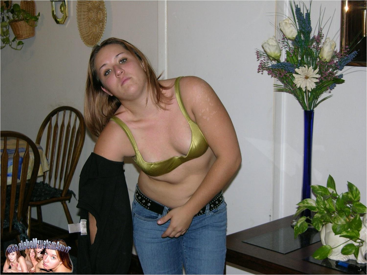 10P Amateur Teen Spreading Her Hairy Buttcrack Apart