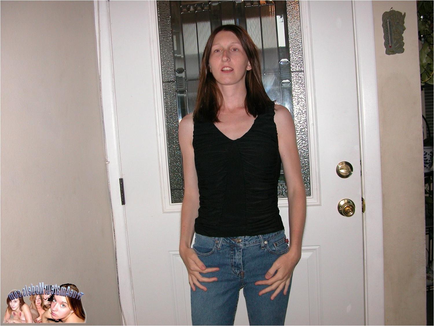 10P Amateur Teen From Shopping Mall Spreads Hairy Pussy