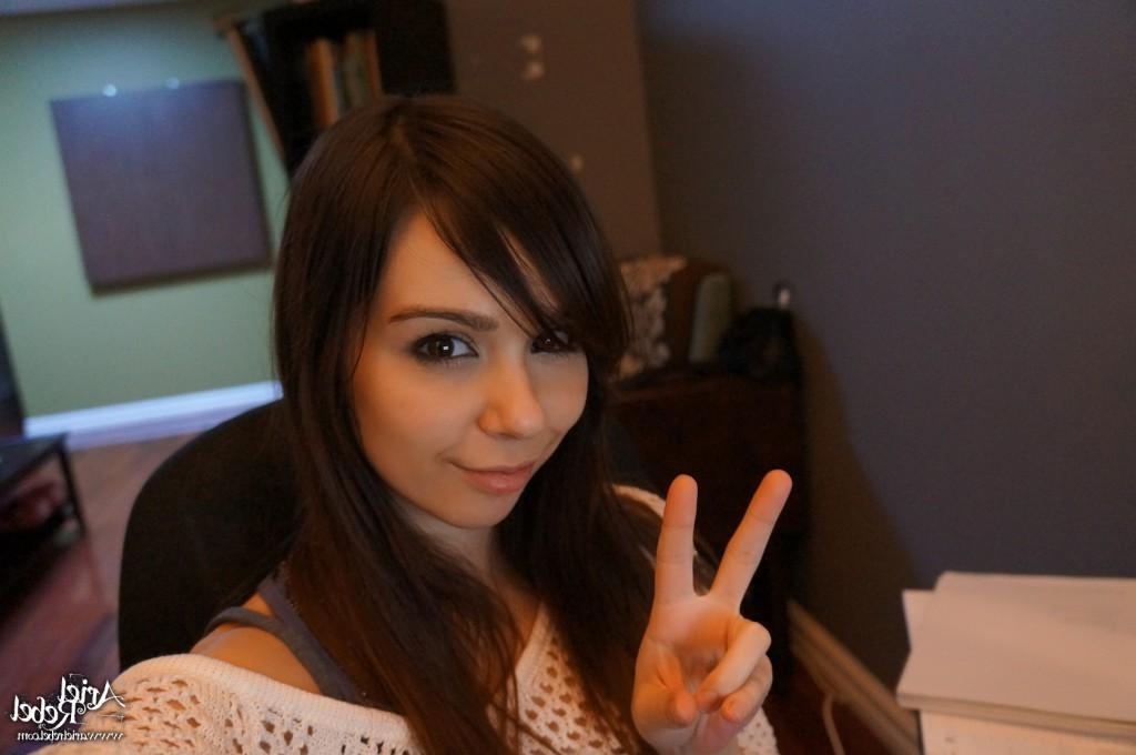 4P Cute amateur teen selfshots