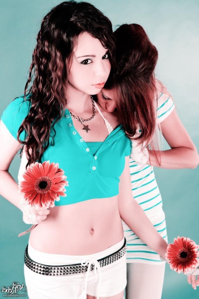 16P Cute amateur teen lesbians