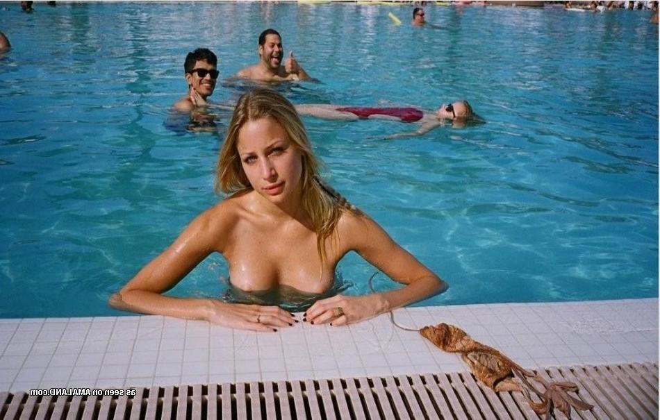 15P Candid homemade pics of cute amateur teen GFs on topless beaches
