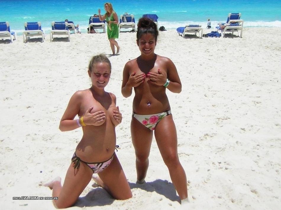 15P Candid homemade pics of cute amateur teen GFs on topless beaches