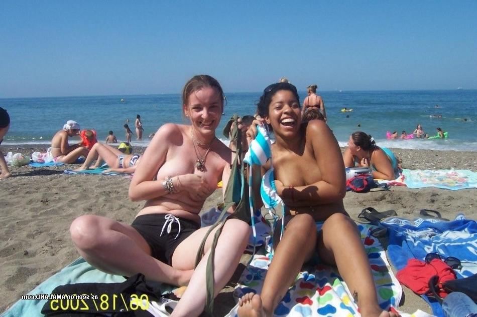 15P Candid homemade pics of cute amateur teen GFs on topless beaches