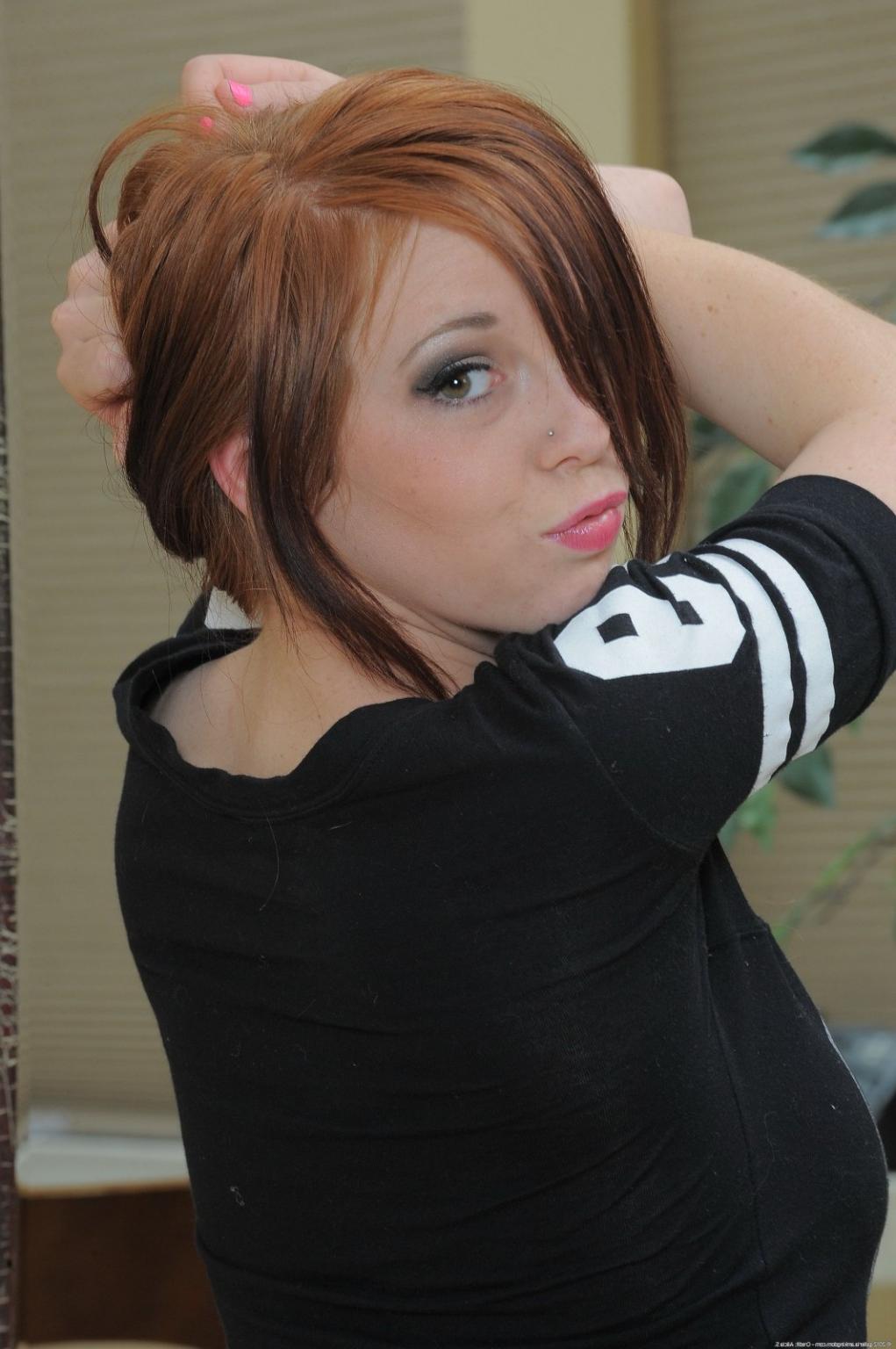 15P Pale redhead amateur teen spreading pink