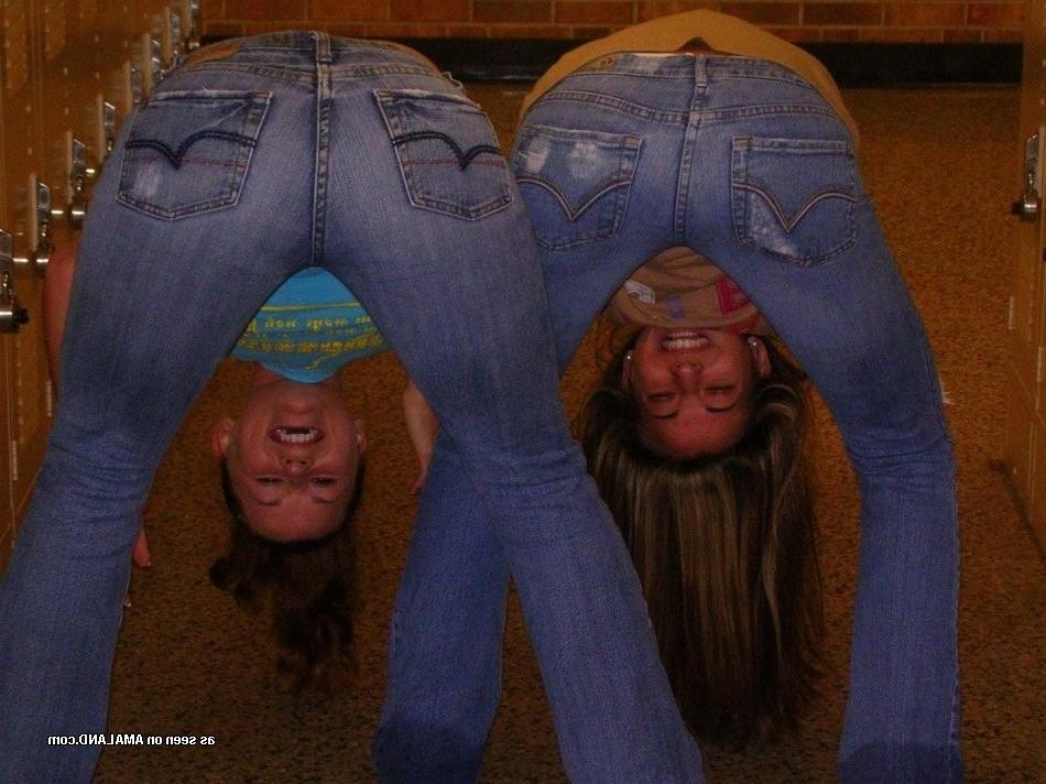 15P Amateur teen girlfriends and cheerleaders showing their panties