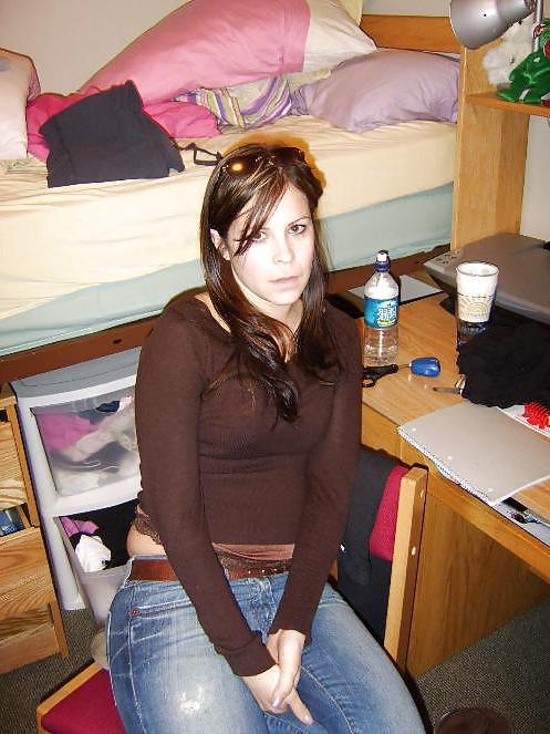25P Amateur Brunette Teen