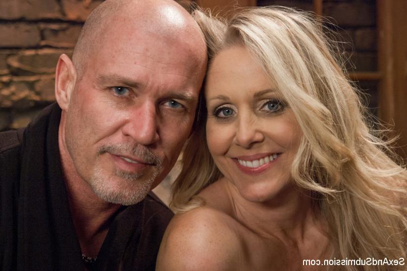 15P Julia Ann is a smoking hot MILF with huge tits and as horny as they come. This b