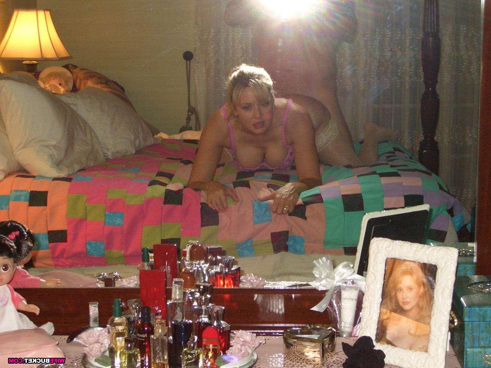 16P Real amateur MILF sex photos