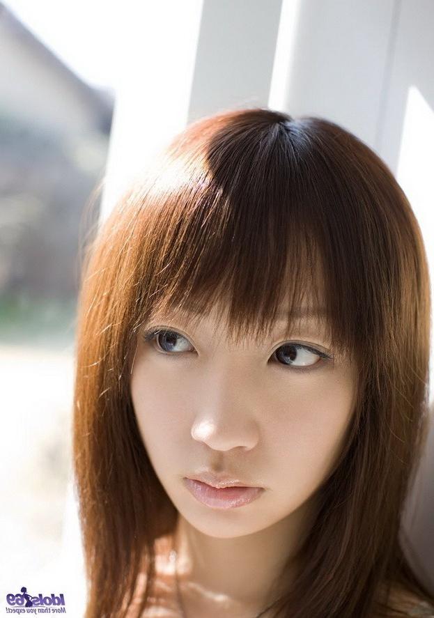 15P Japanese cutie Hina Kurumi shows titties and pussy