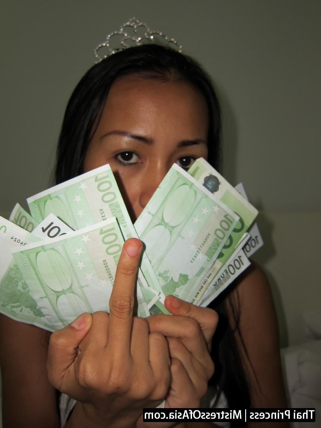 12P Thai Princess dominates weak men for cash