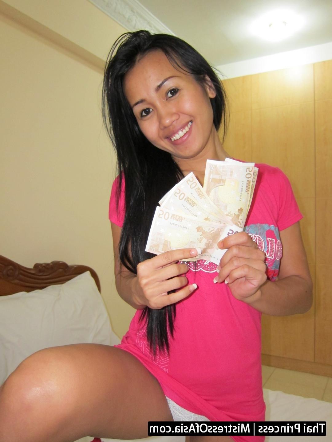 12P Thai Princess gets money from slave