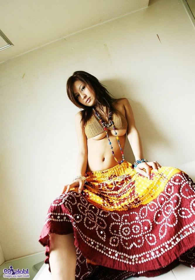 15P Naughty asian Reina has perfect tits and nice body