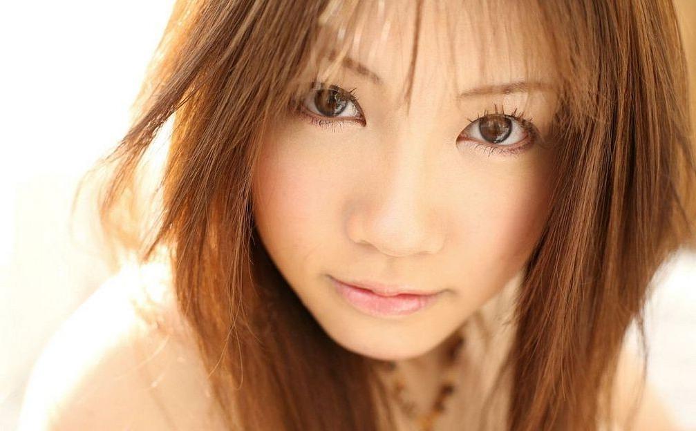 15P Gorgeous asian idol Reika Shiina shows lovely tits