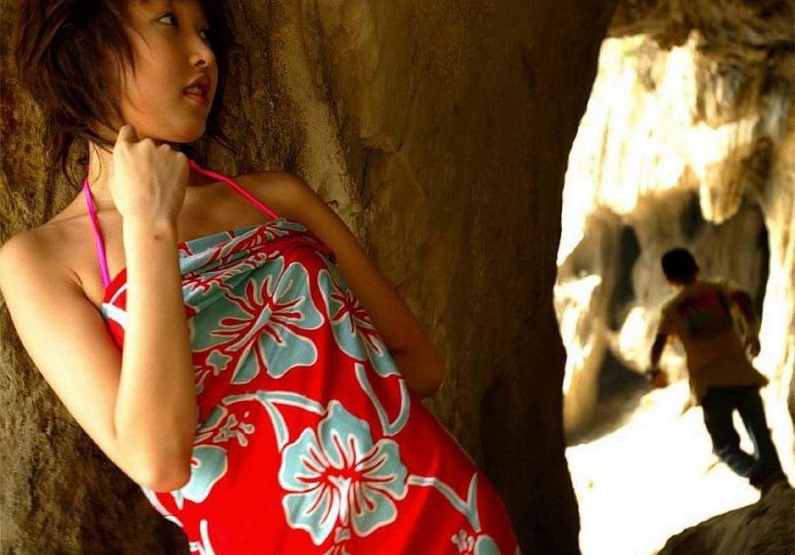 15P Horny japanese Keiko Akino shows her ass and pussy