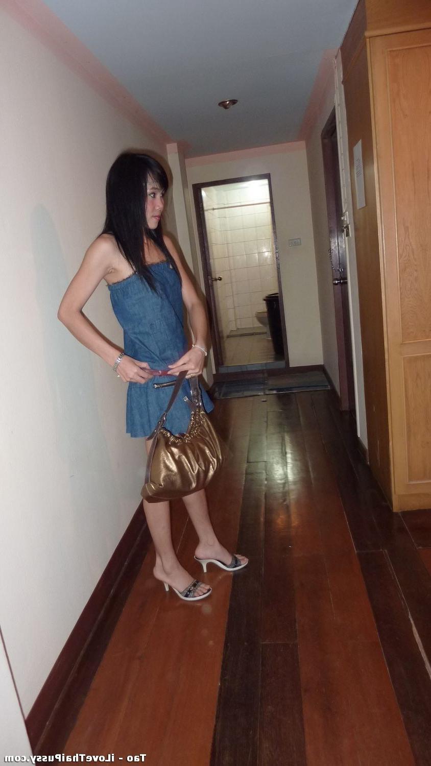 15P Filthy Thai Bargirls Fuck A Tourist For Cash