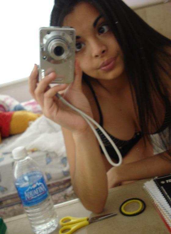 15P Variety of Asian amateur teen girlfriends in real homemade pix