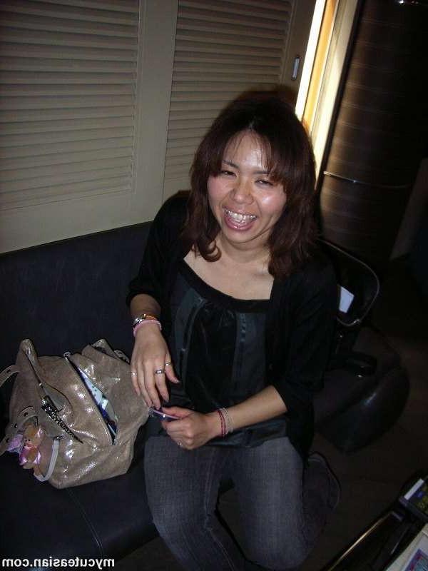 16P Asian Amateur MILF enjoys hot cum on her face