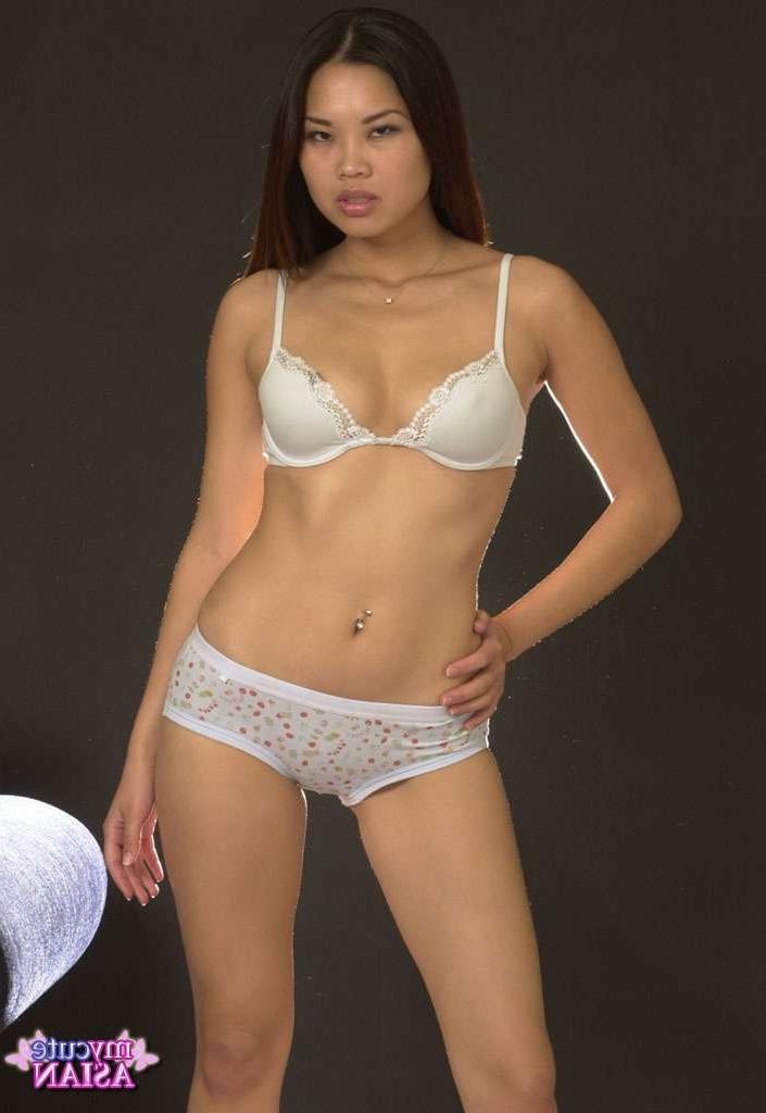 16P Perfect thai showing her gorgeous naked body