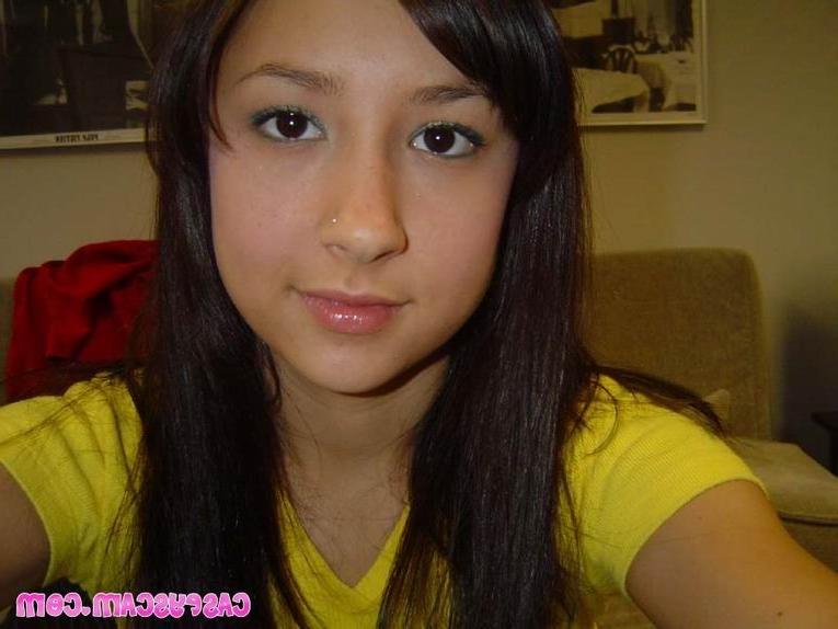 16P Amateur teen posing in bra and panties