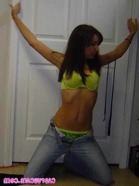 16P Amateur teen posing in bra and panties