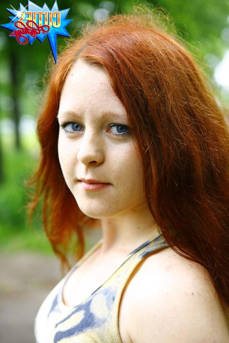 16P Lucky passers-by watch a sweet redhead pose nude