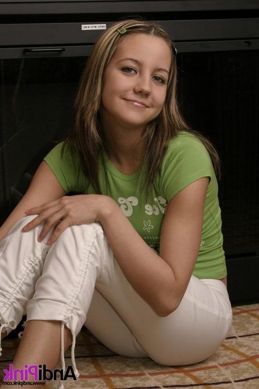 15P Cute amateur teen Andi Pink in green sweater