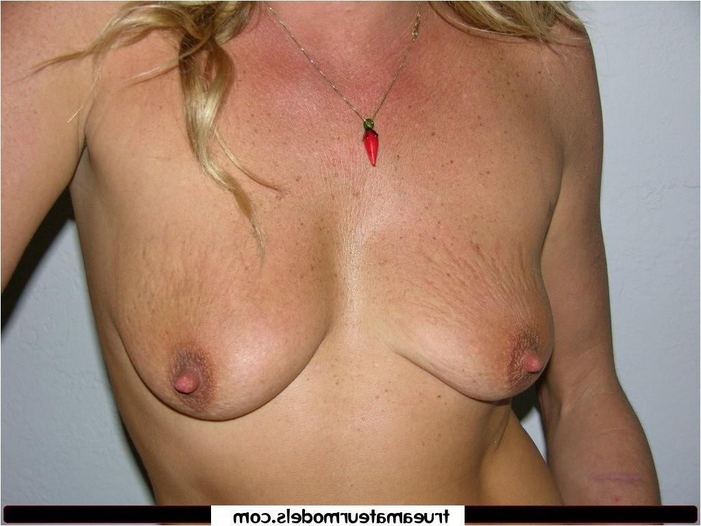 15P amateur milf housewife spreads her used asshole